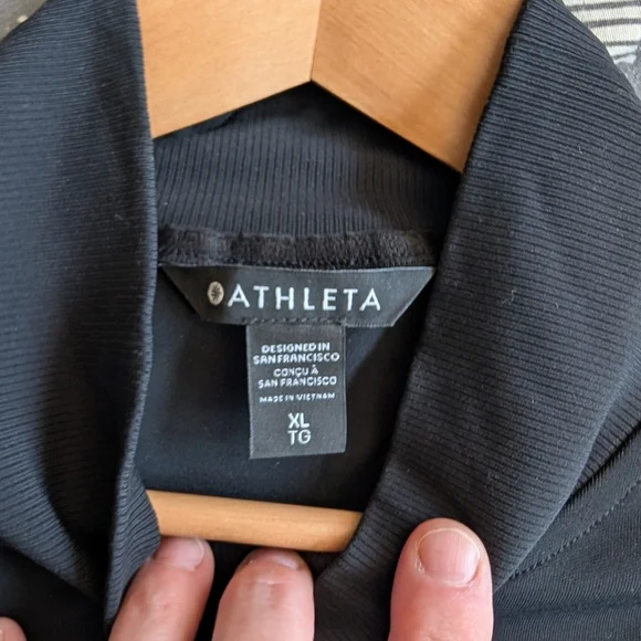 Athleta Cropped Black Long Sleeve Mock Neck Top - XL - Picture 2 of 5
